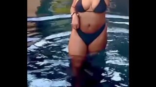 Phat booty coloured girlfriend in bikini