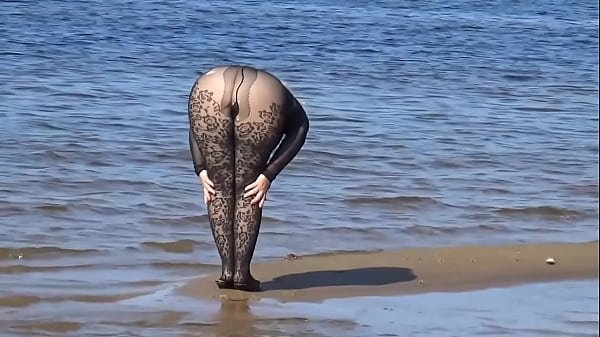 Black Style- Flashing on the beach