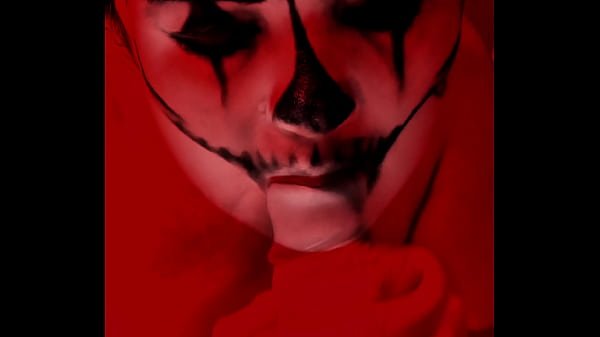 Vizinha gostosa possuída possuída faz o melhor boquete com gozada na boca e engole tudo. ASMR Gemendo e engolindo porra